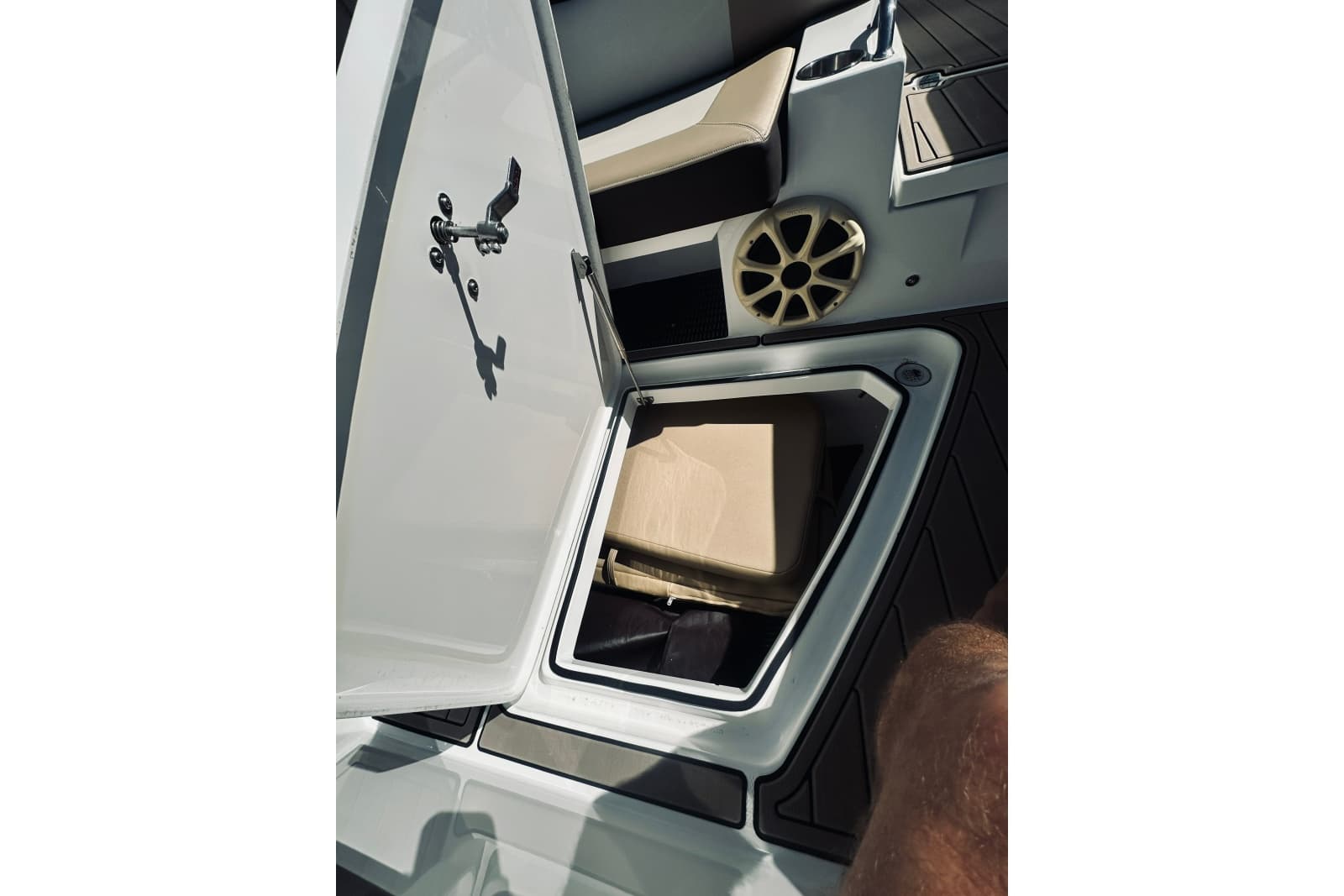 2015 Cruisers Sport Series 328 Bow Rider