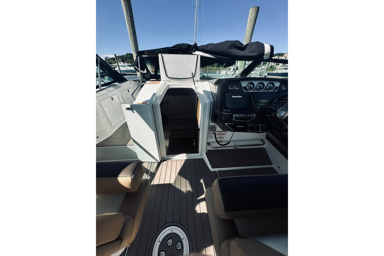 2015 Cruisers Sport Series 328 Bow Rider