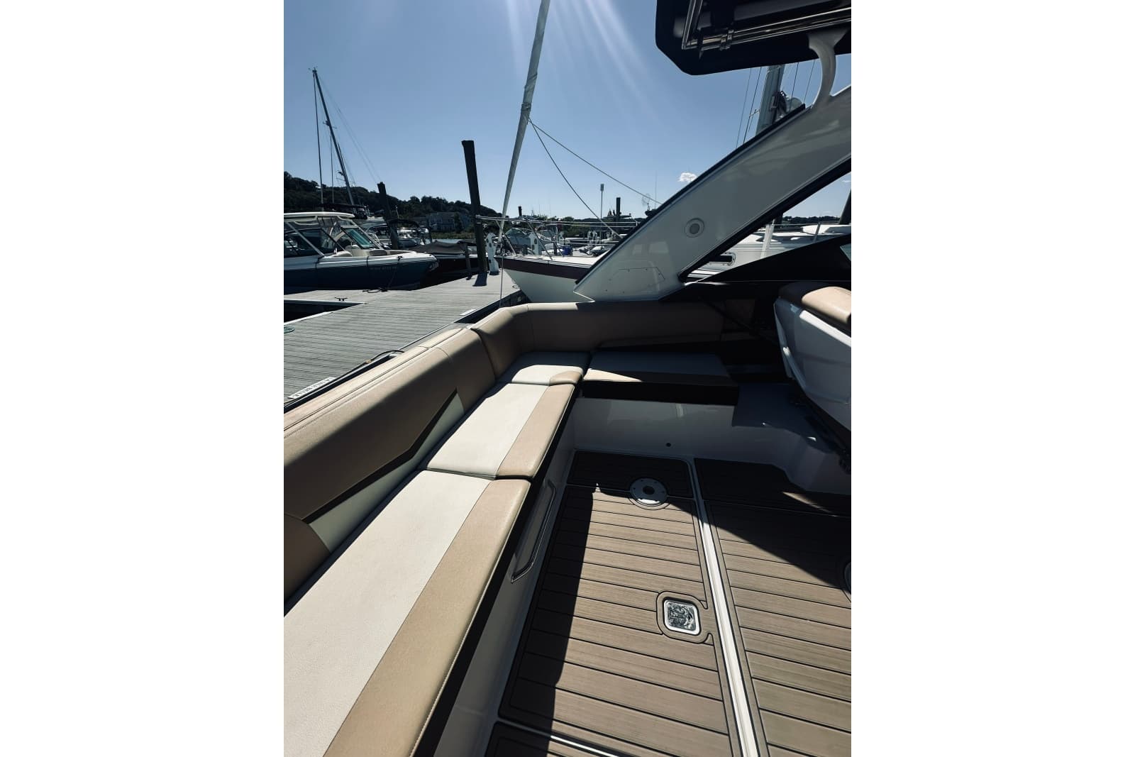 2015 Cruisers Sport Series 328 Bow Rider