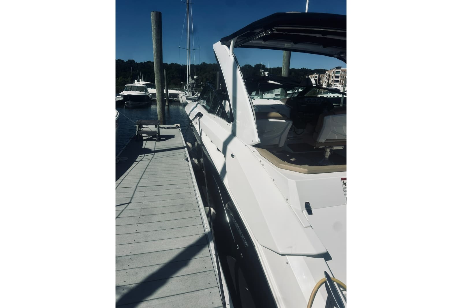 2015 Cruisers Sport Series 328 Bow Rider