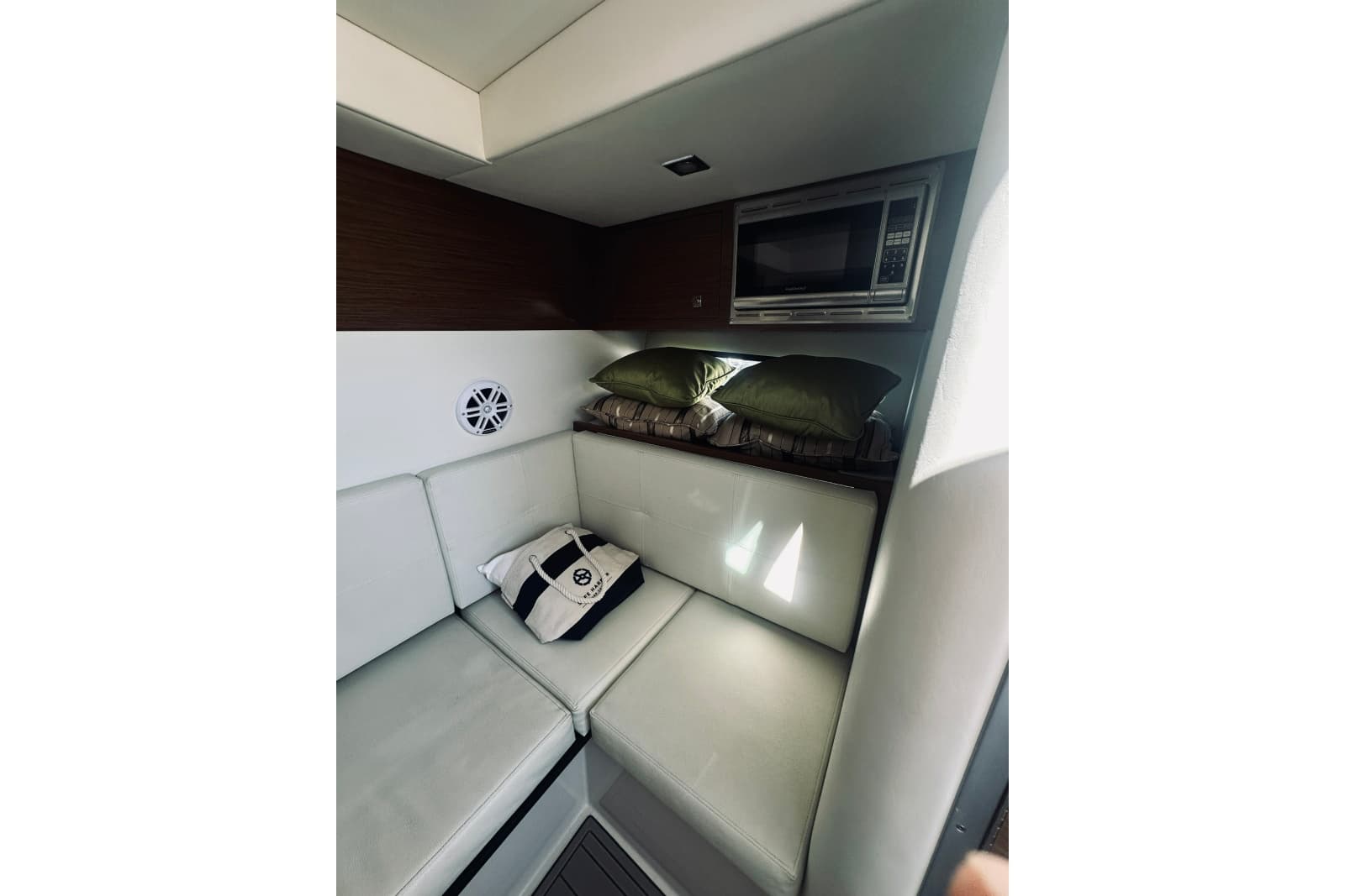 2015 Cruisers Sport Series 328 Bow Rider