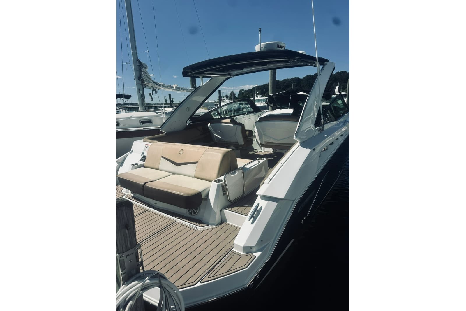 2015 Cruisers Sport Series 328 Bow Rider