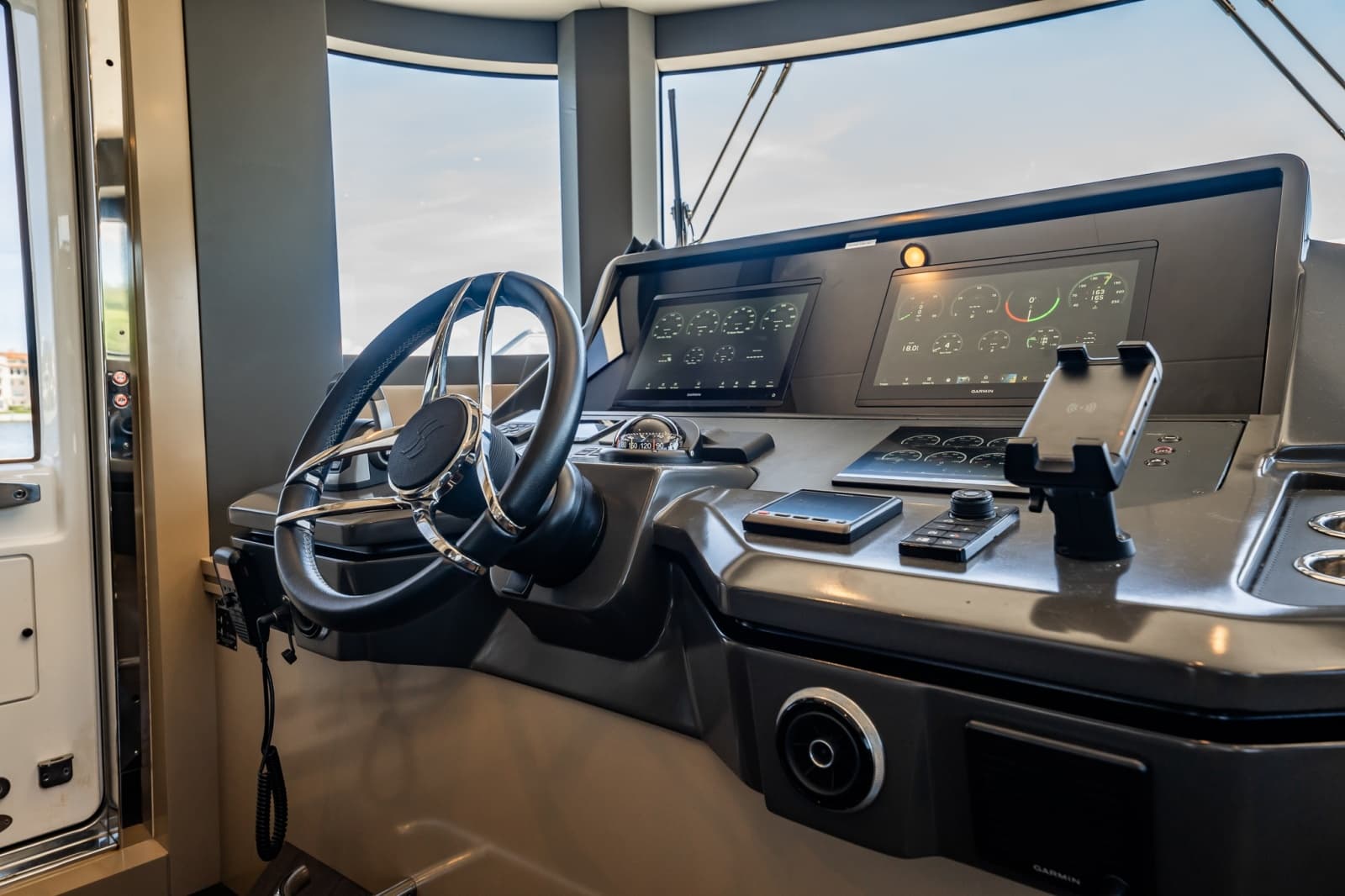2023 Sirena 68