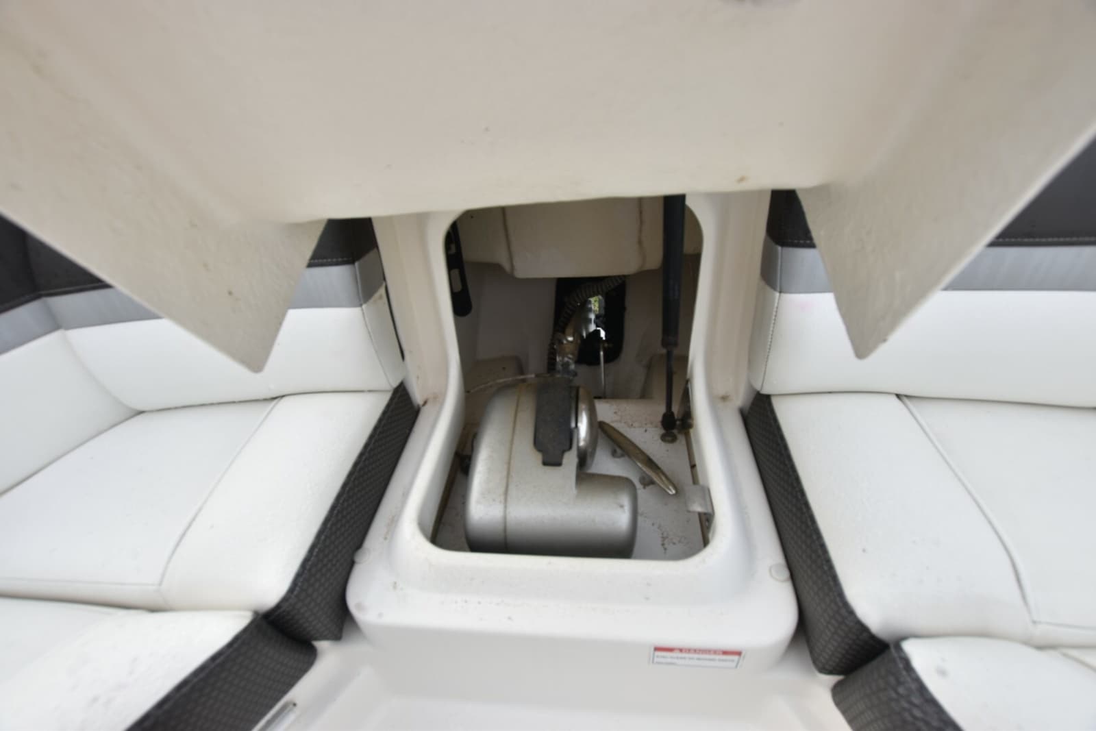 2018 Sea Ray 350SLX