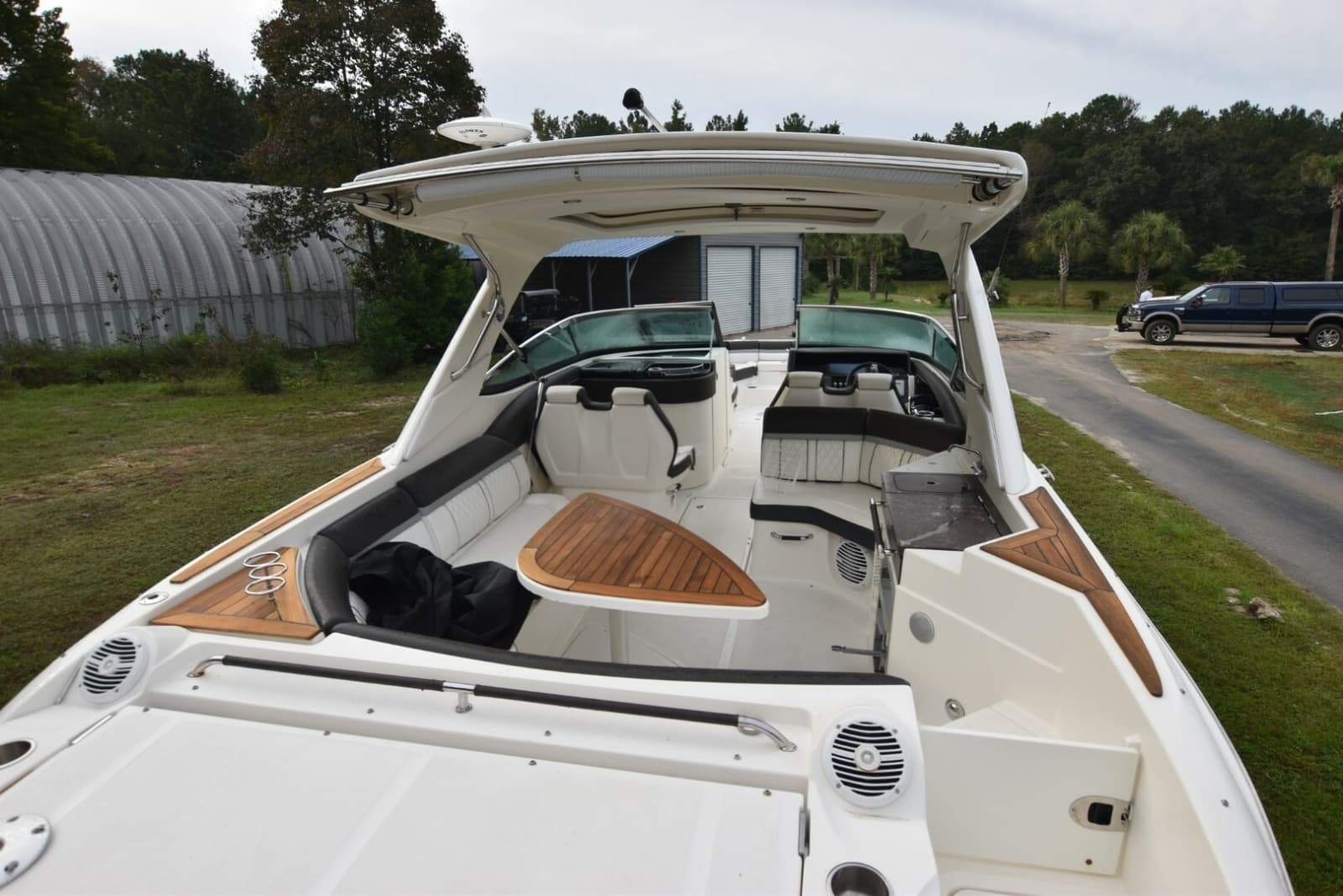 2018 Sea Ray 350SLX