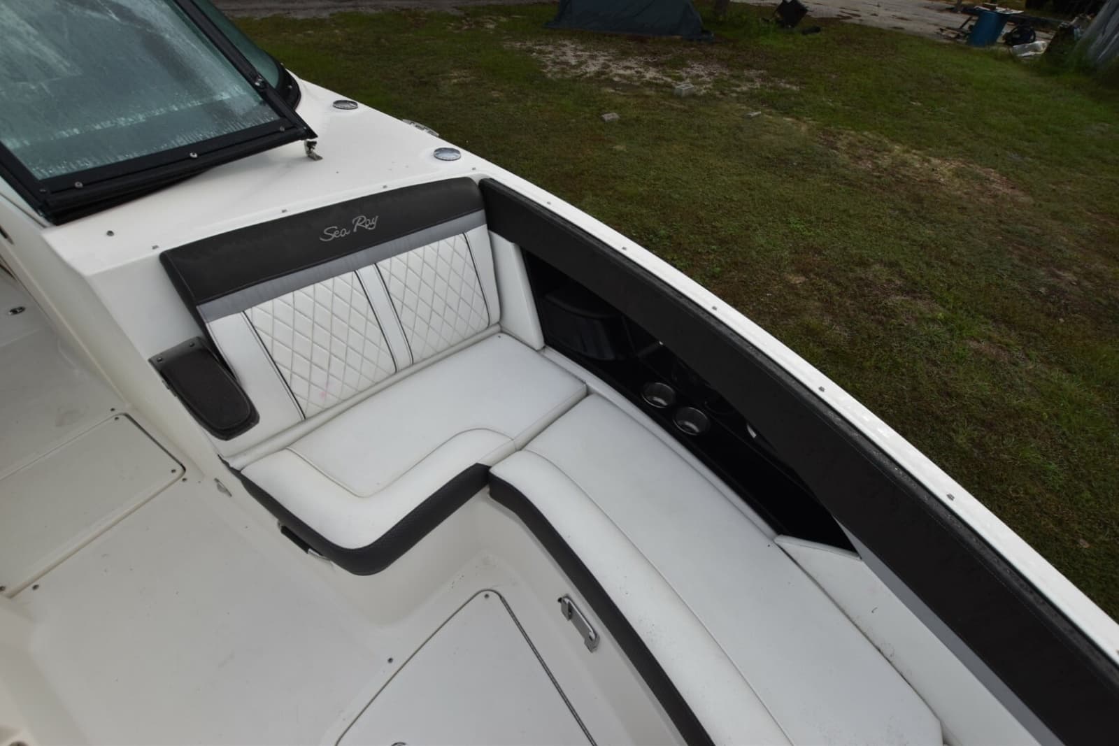 2018 Sea Ray 350SLX