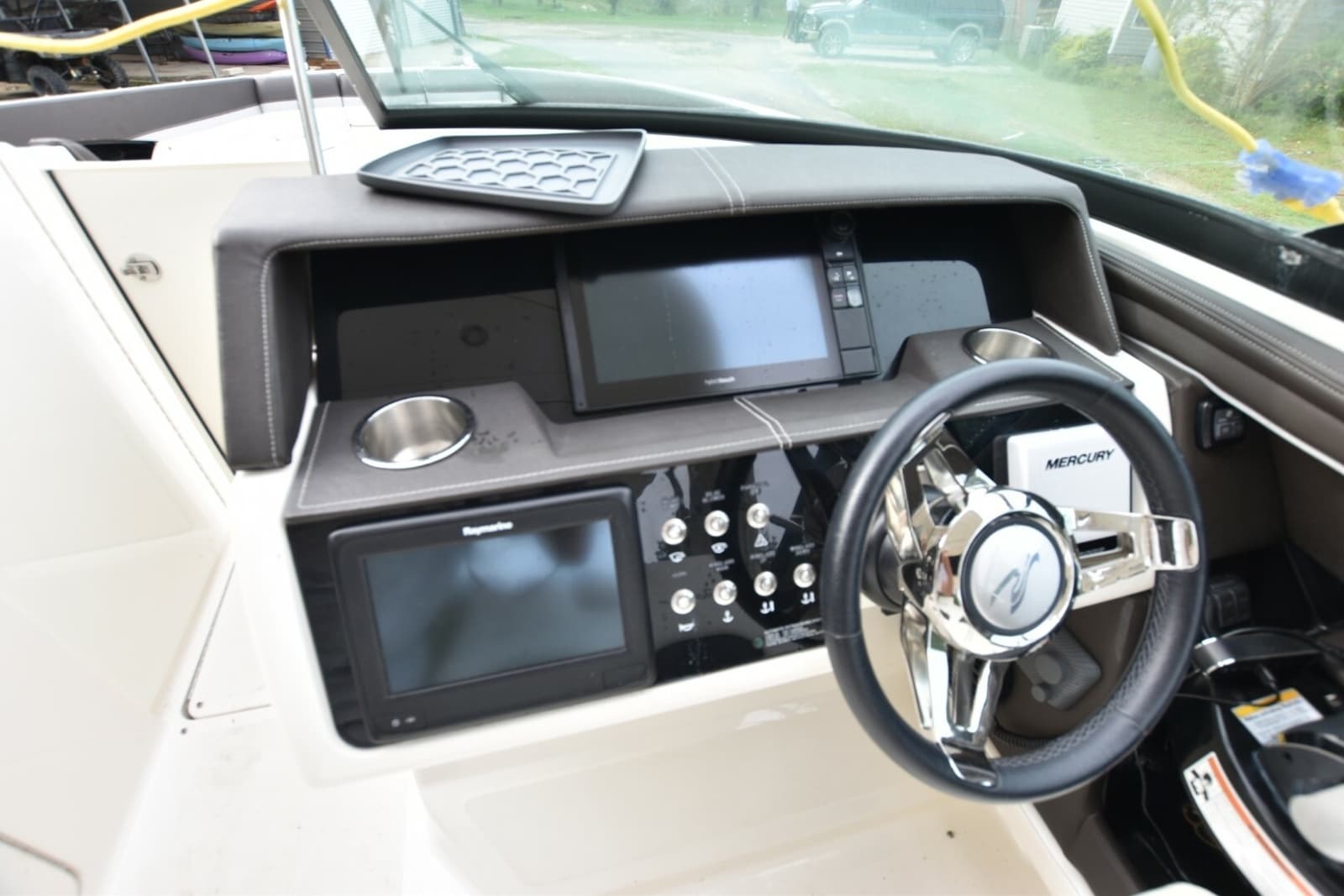 2018 Sea Ray 350SLX