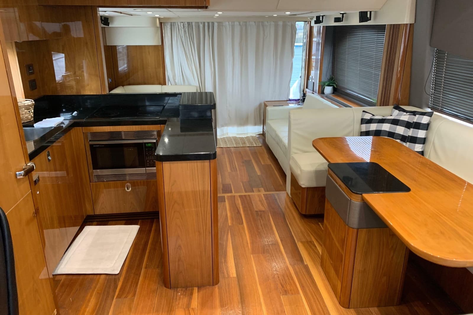 2016 Sunseeker Manhattan 65