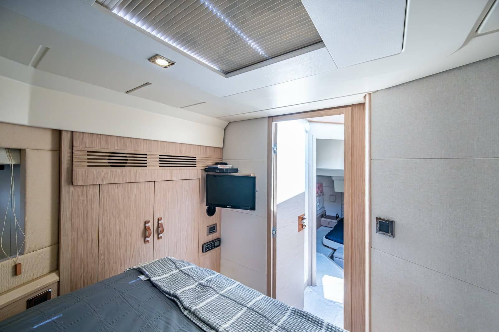 2015 Beneteau Monte Carlo 4