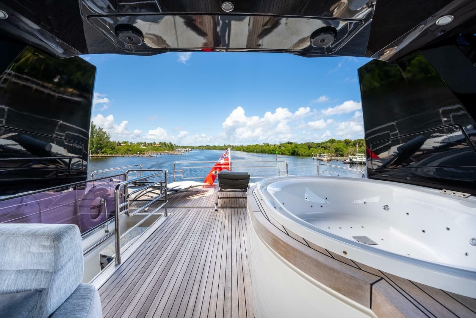 2015 Monte Carlo Yachts MCY 86