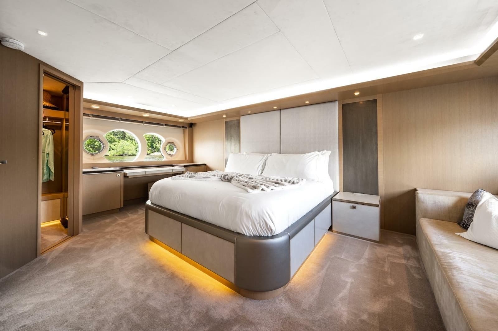 2015 Monte Carlo Yachts MCY 86