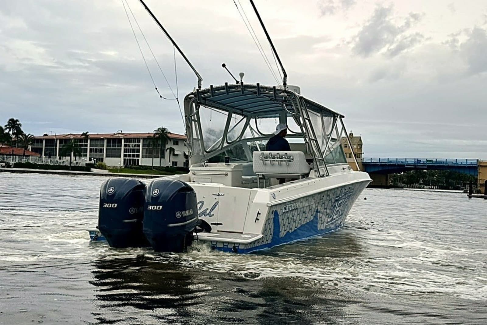 2003 Contender 35 Side Console