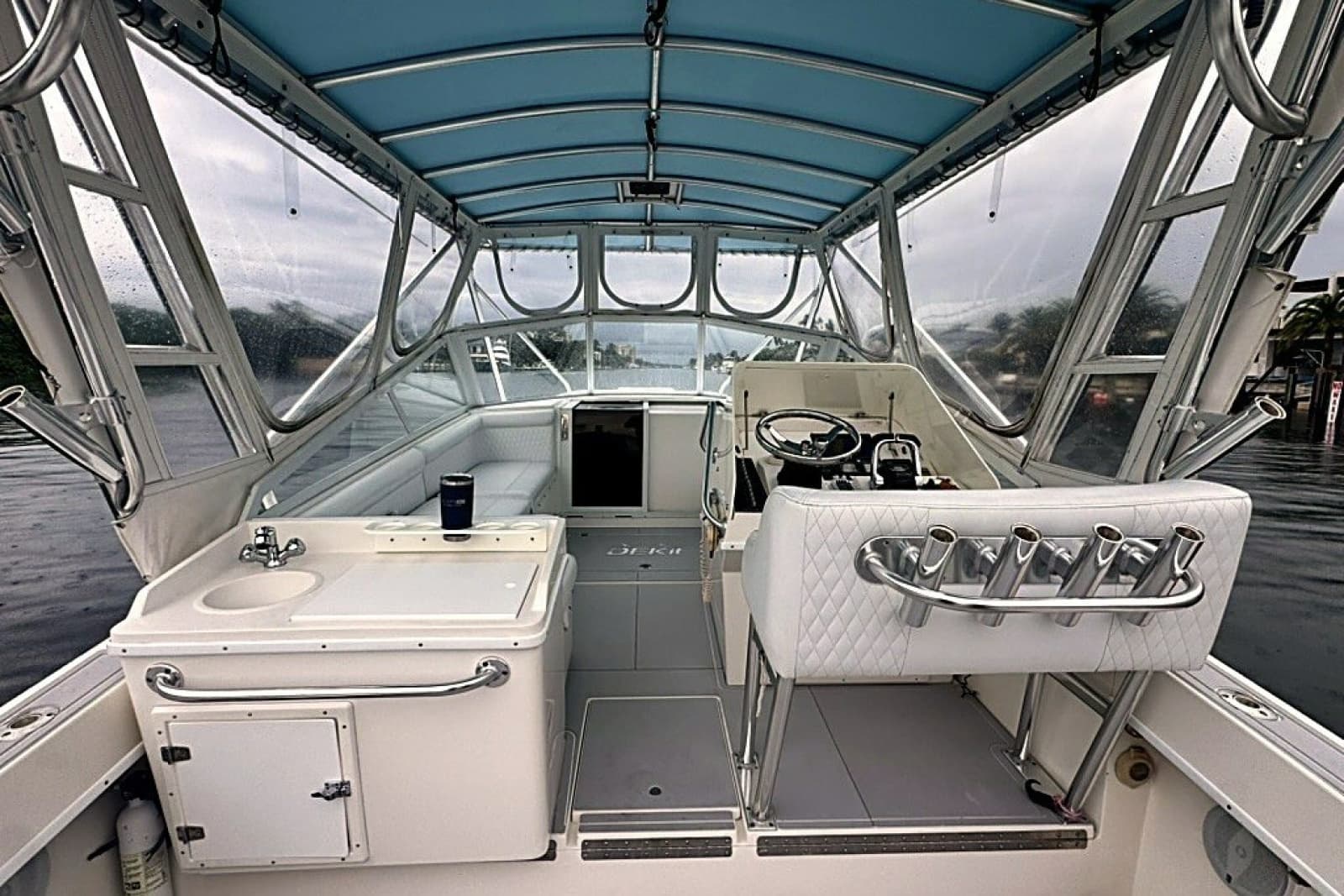 2003 Contender 35 Side Console
