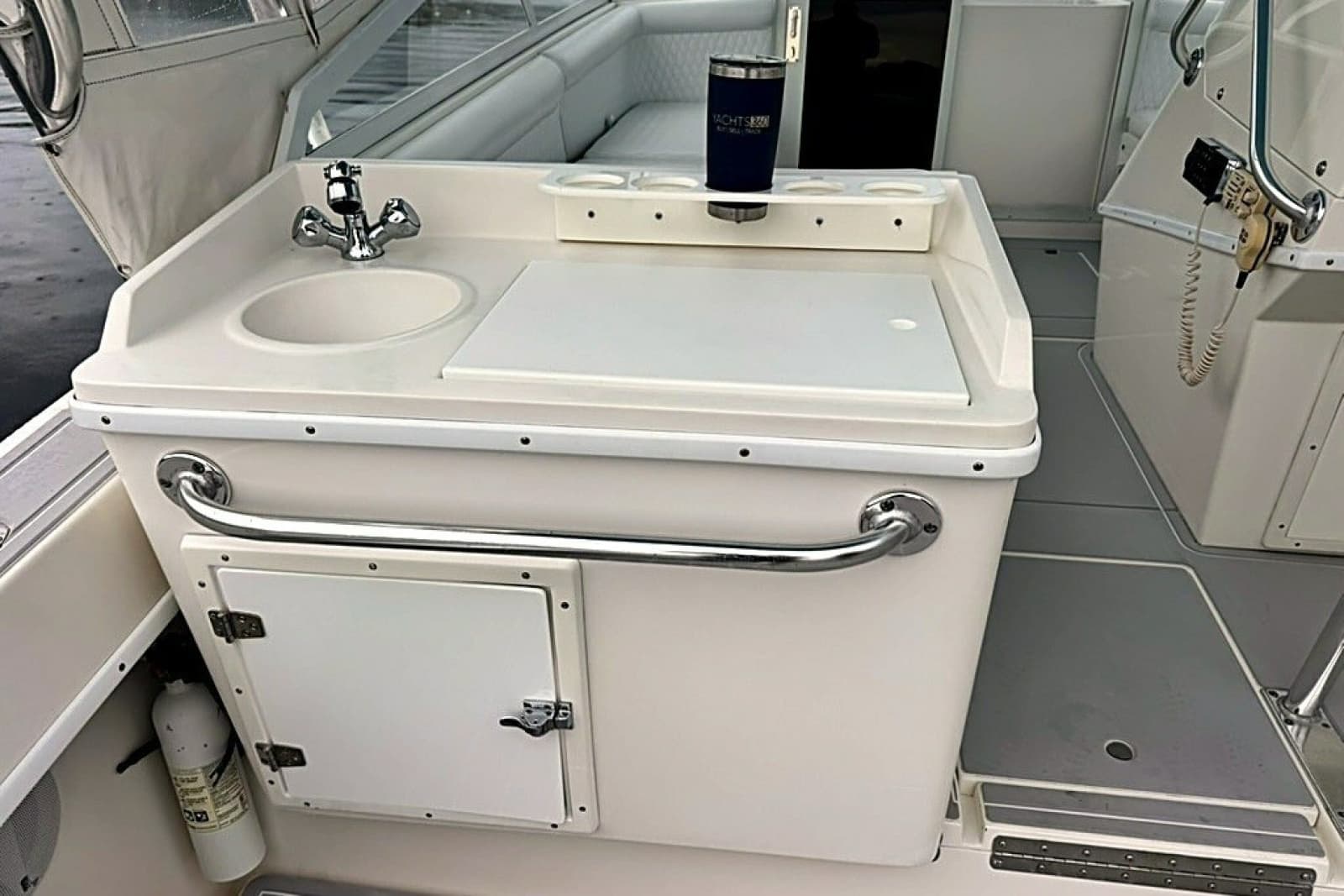 2003 Contender 35 Side Console