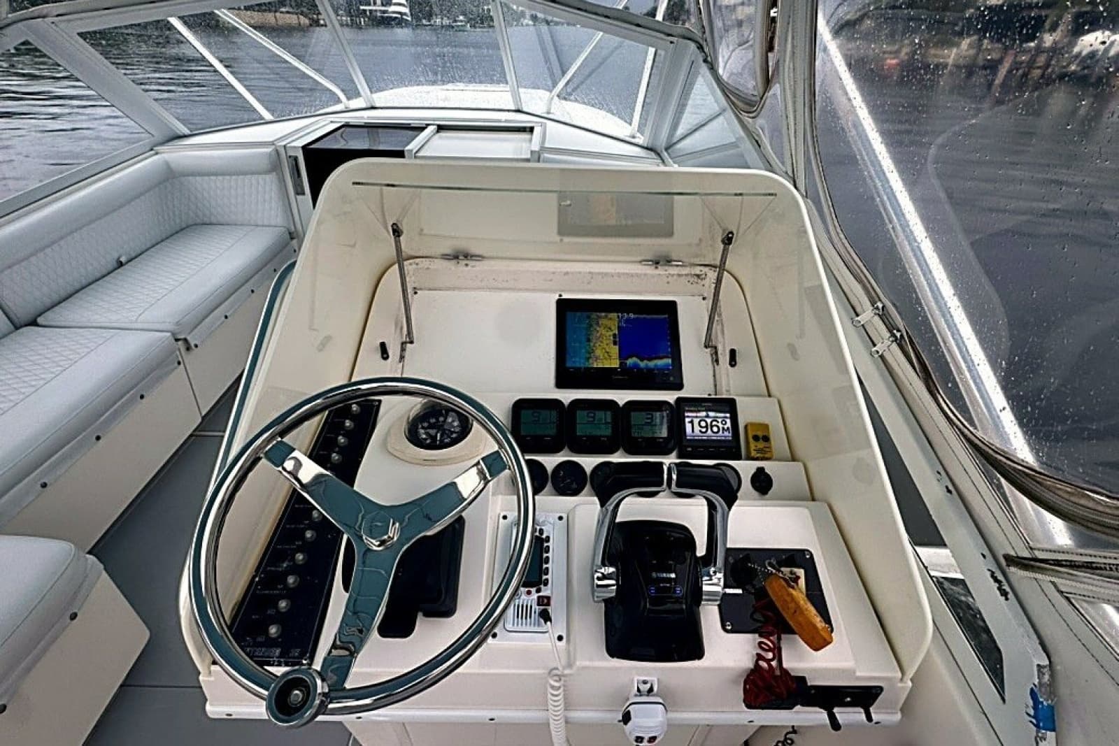 2003 Contender 35 Side Console