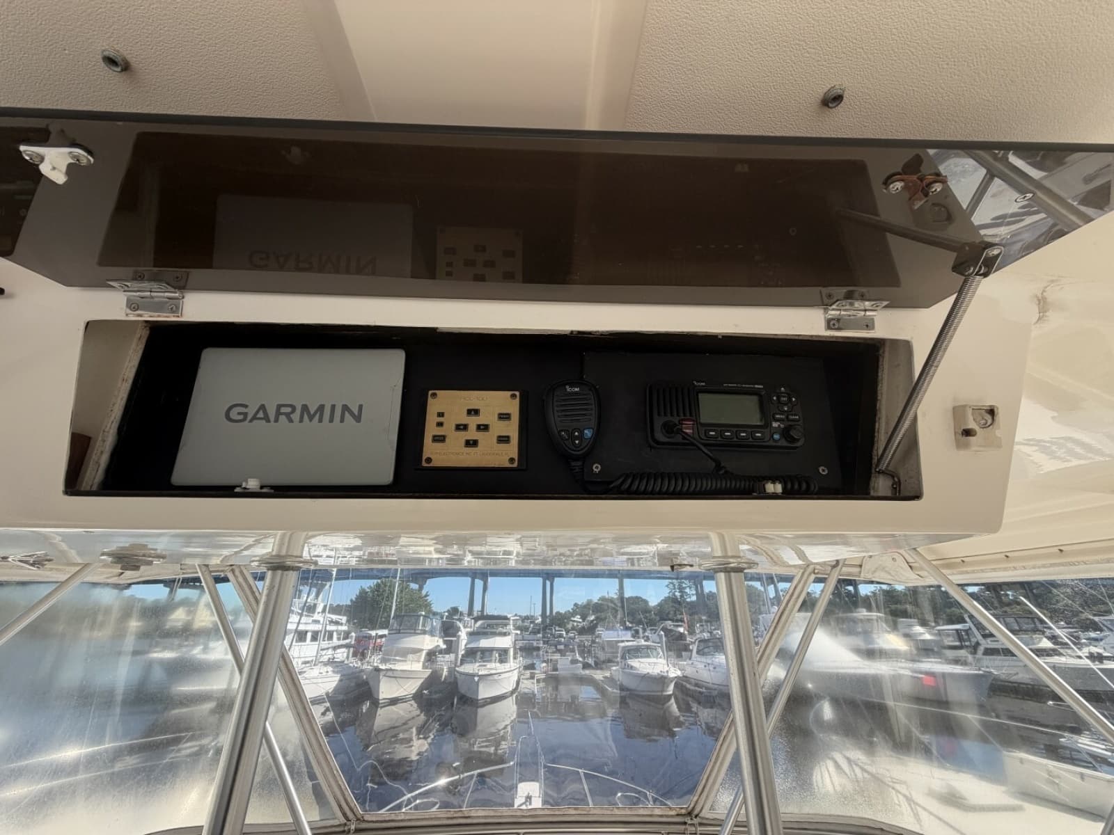 1990 Viking 44 Aft Cabin Motor Yacht