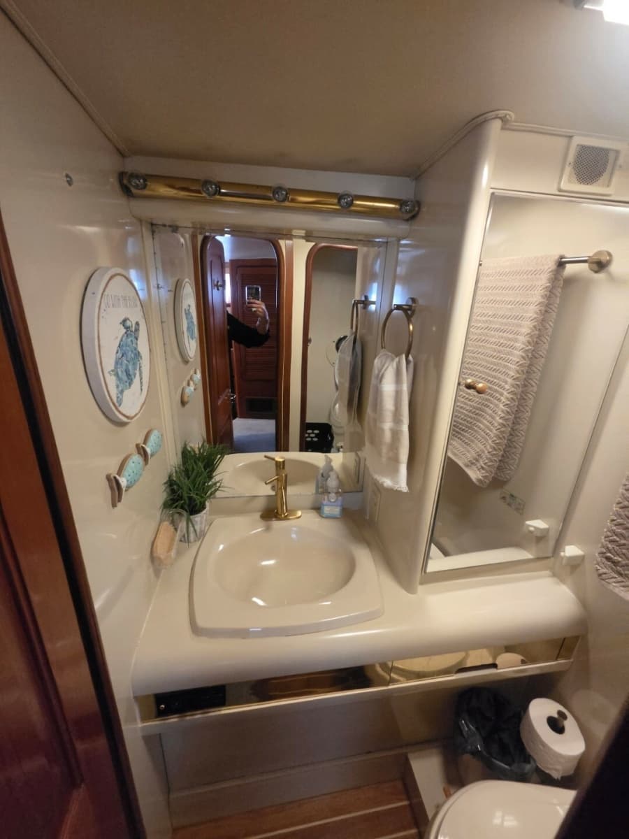 1990 Viking 44 Aft Cabin Motor Yacht