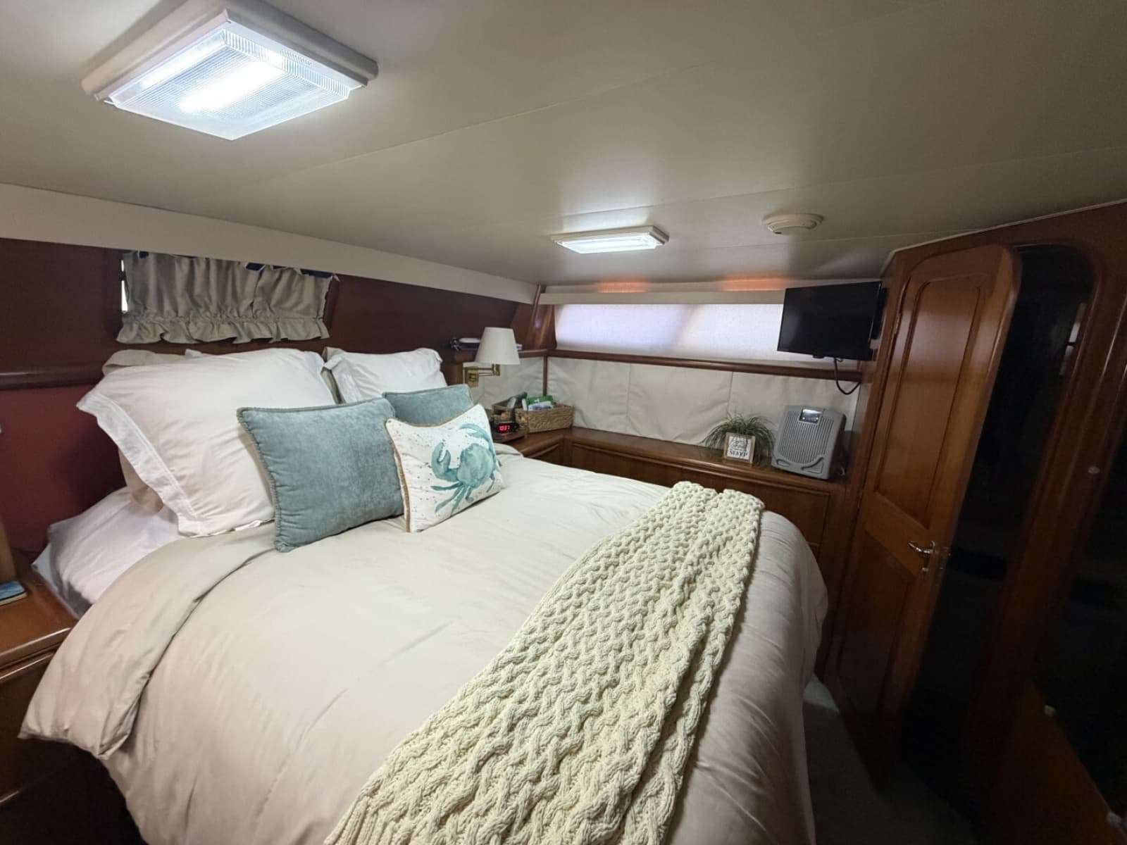 1990 Viking 44 Aft Cabin Motor Yacht