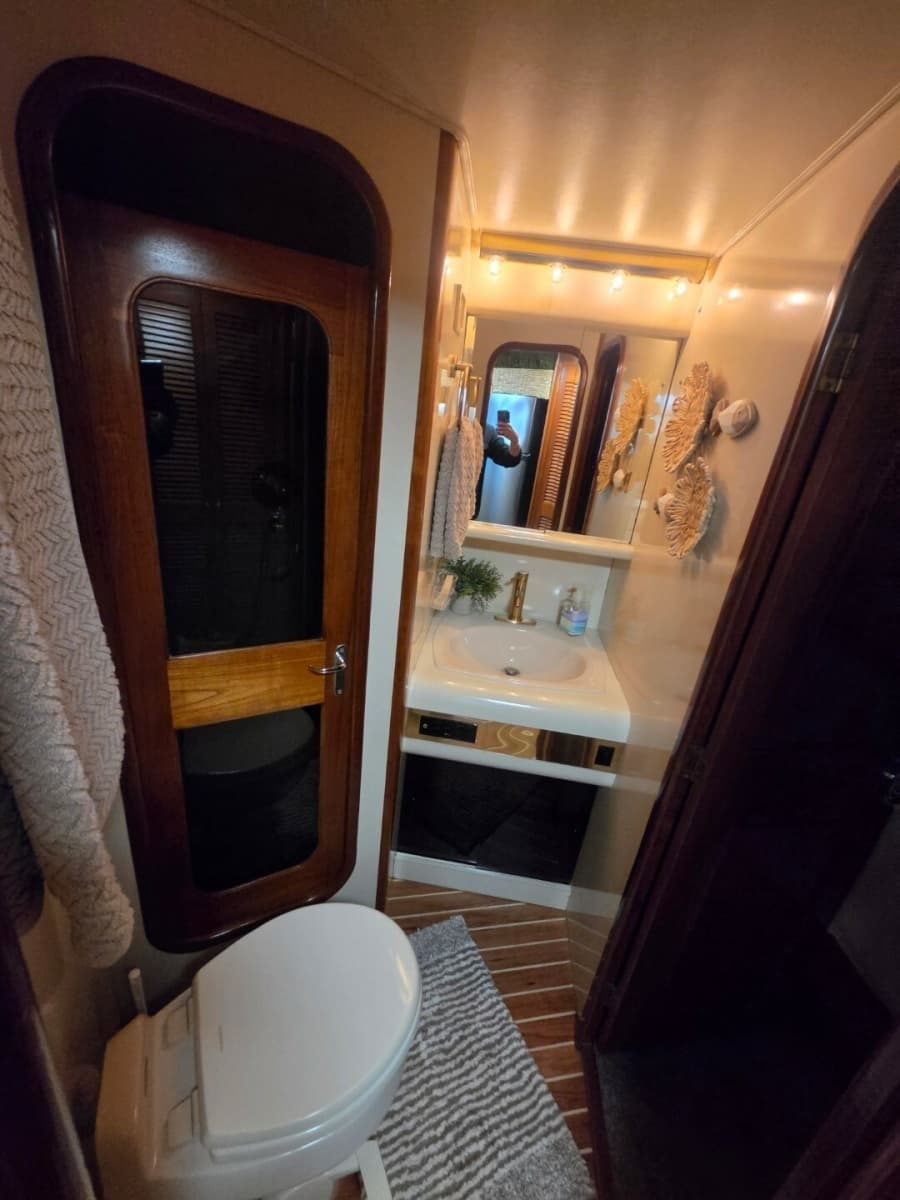 1990 Viking 44 Aft Cabin Motor Yacht