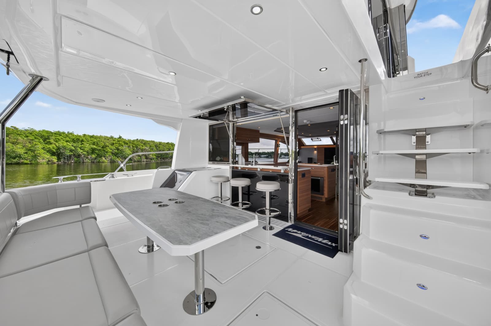 2025 Aquila 54 YACHT