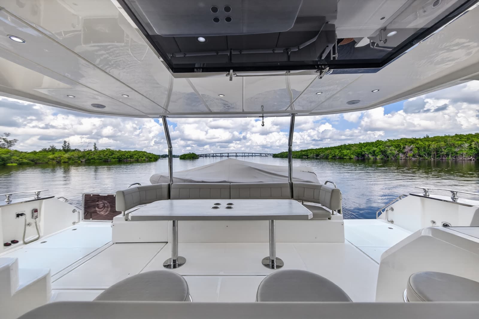2025 Aquila 54 YACHT