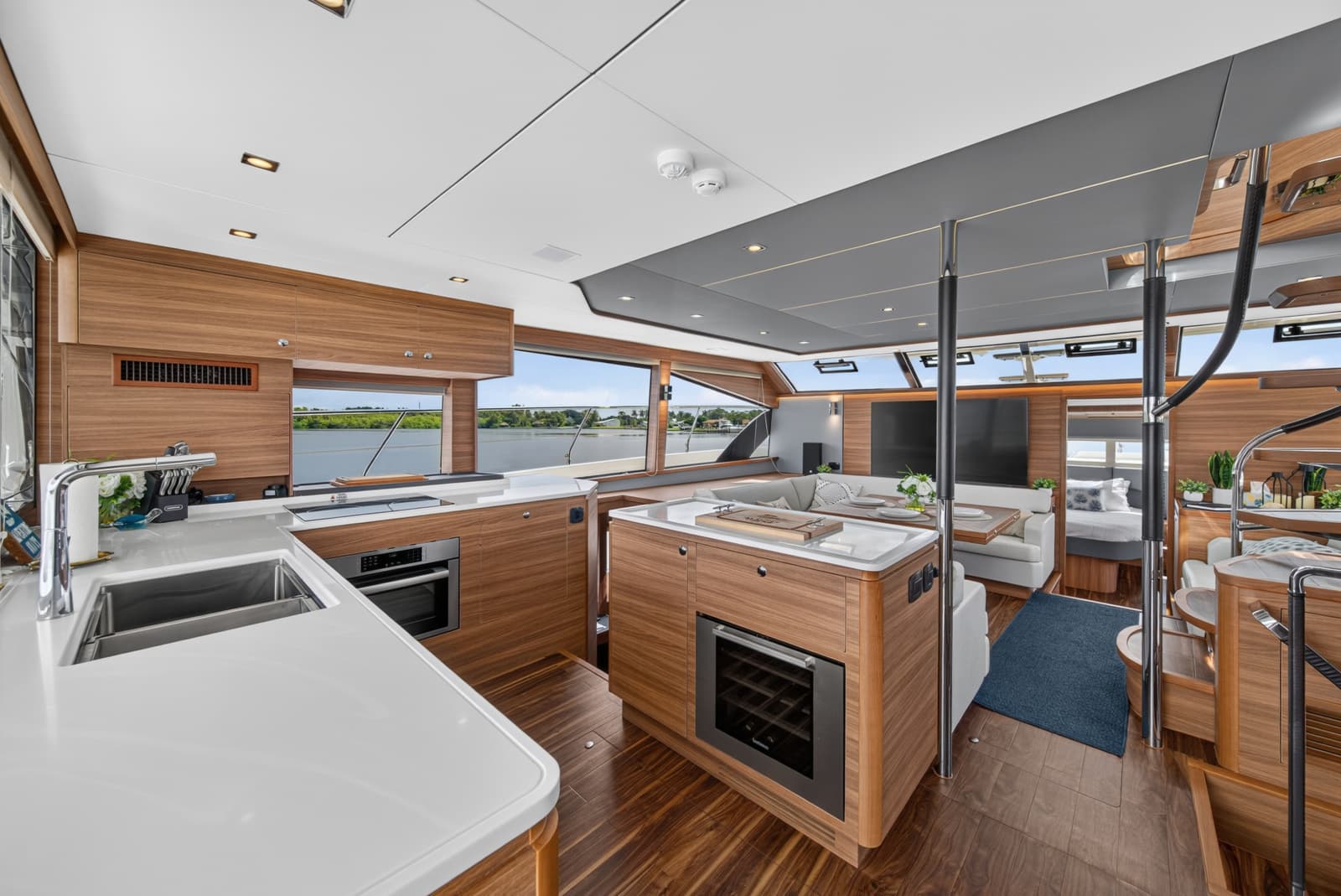 2025 Aquila 54 YACHT