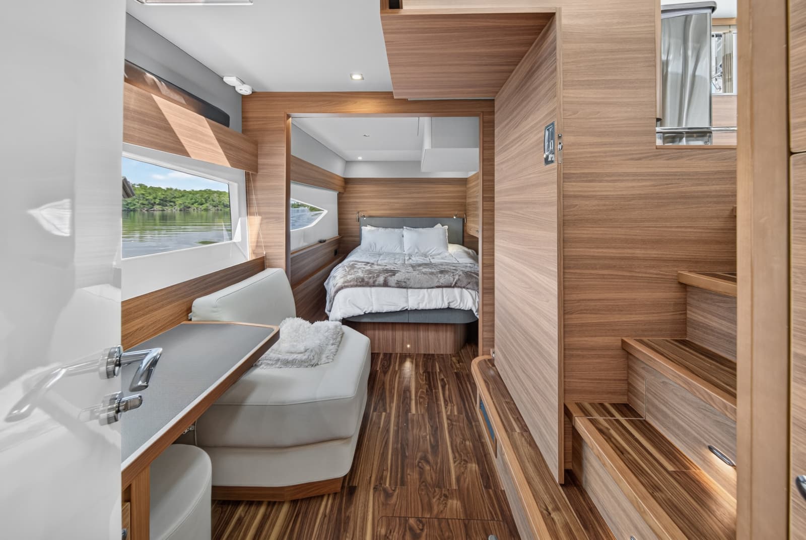 2025 Aquila 54 YACHT