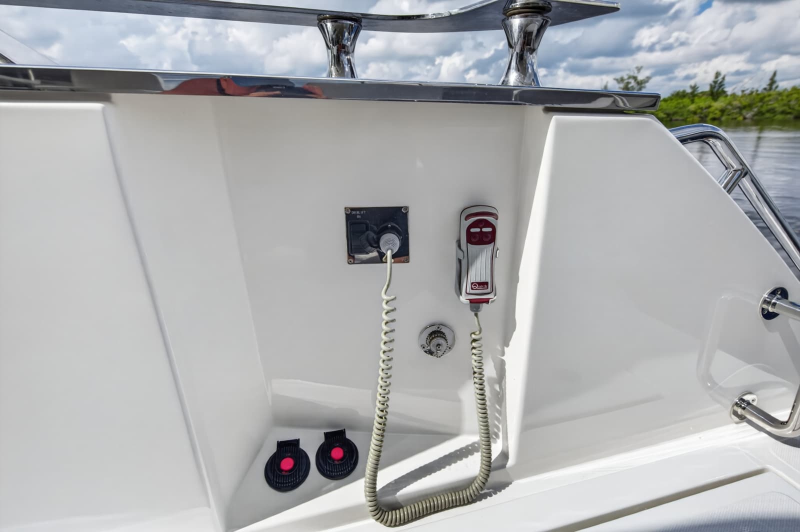 2025 Aquila 54 YACHT
