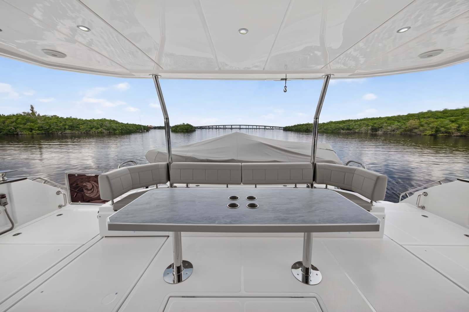 2025 Aquila 54 YACHT