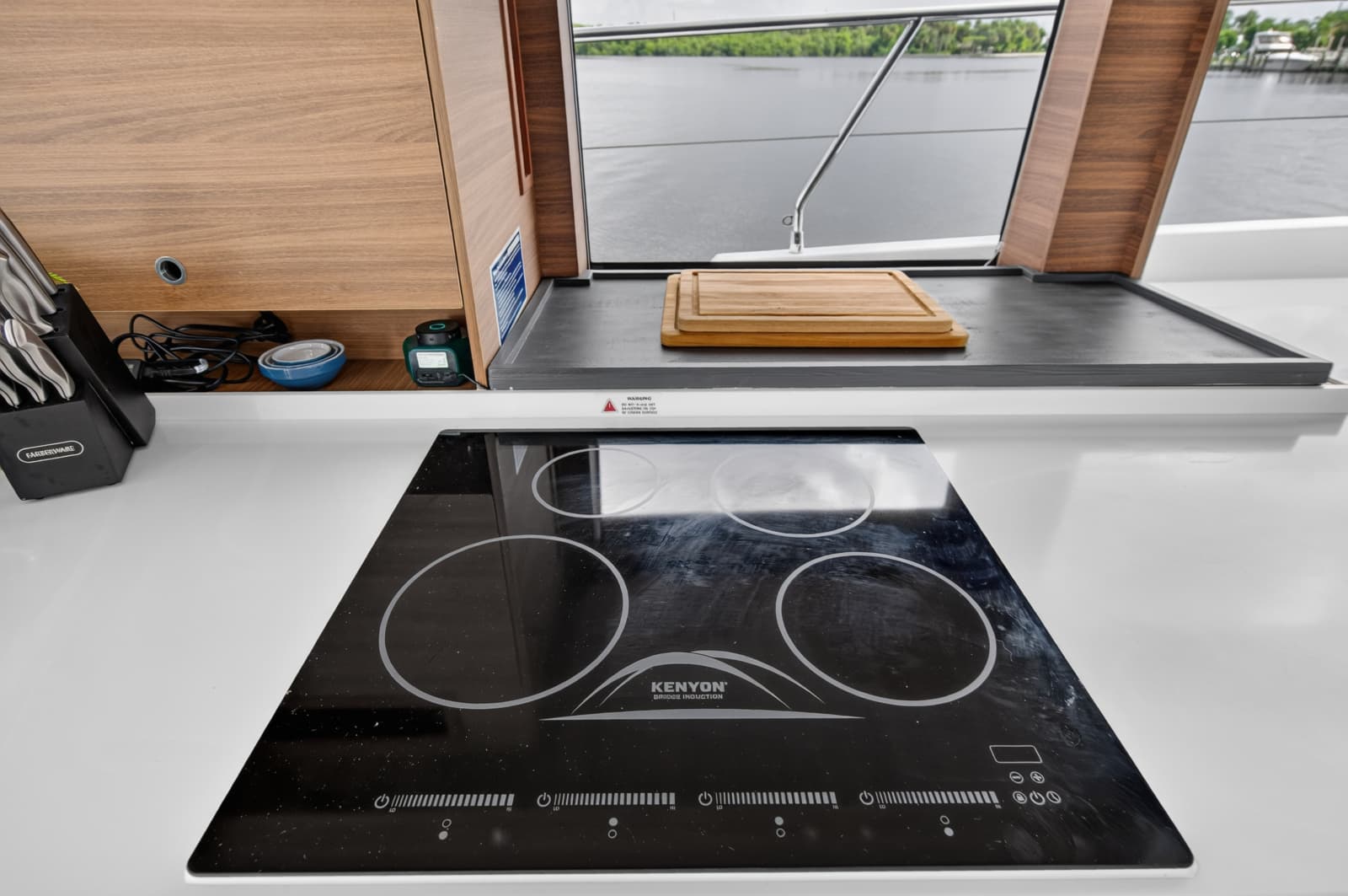 2025 Aquila 54 YACHT