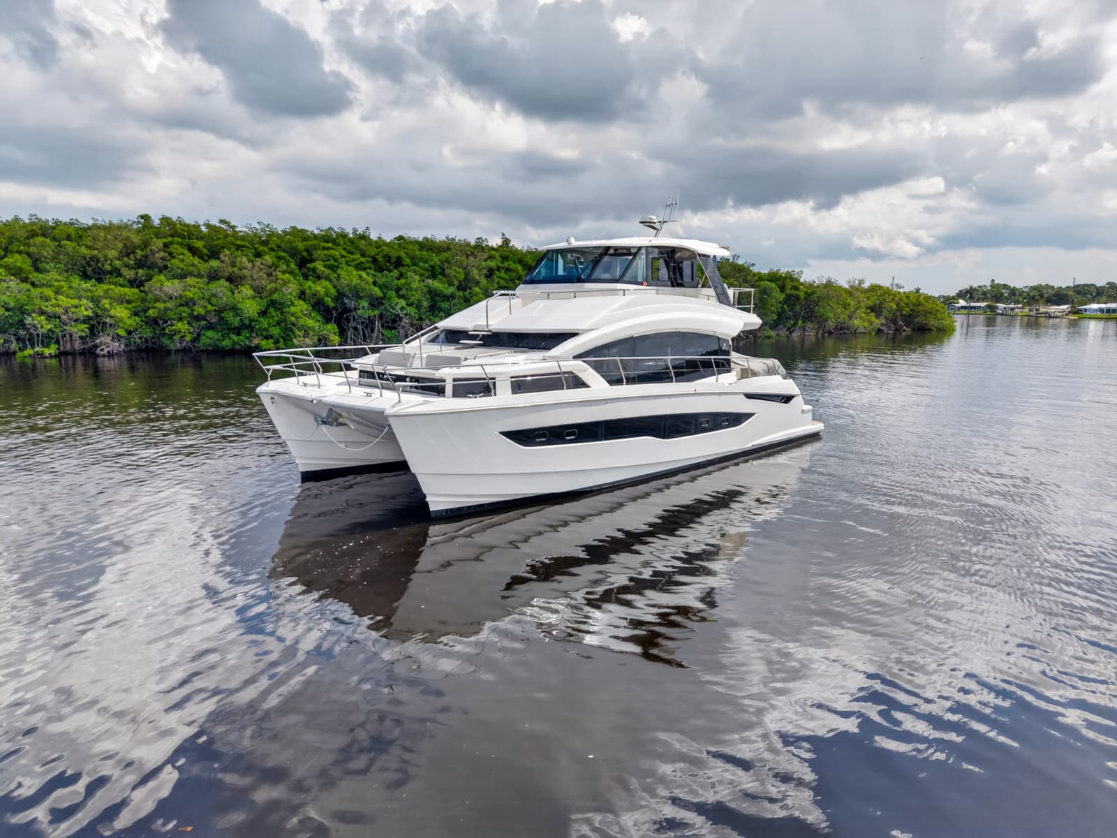 2025 Aquila 54 YACHT