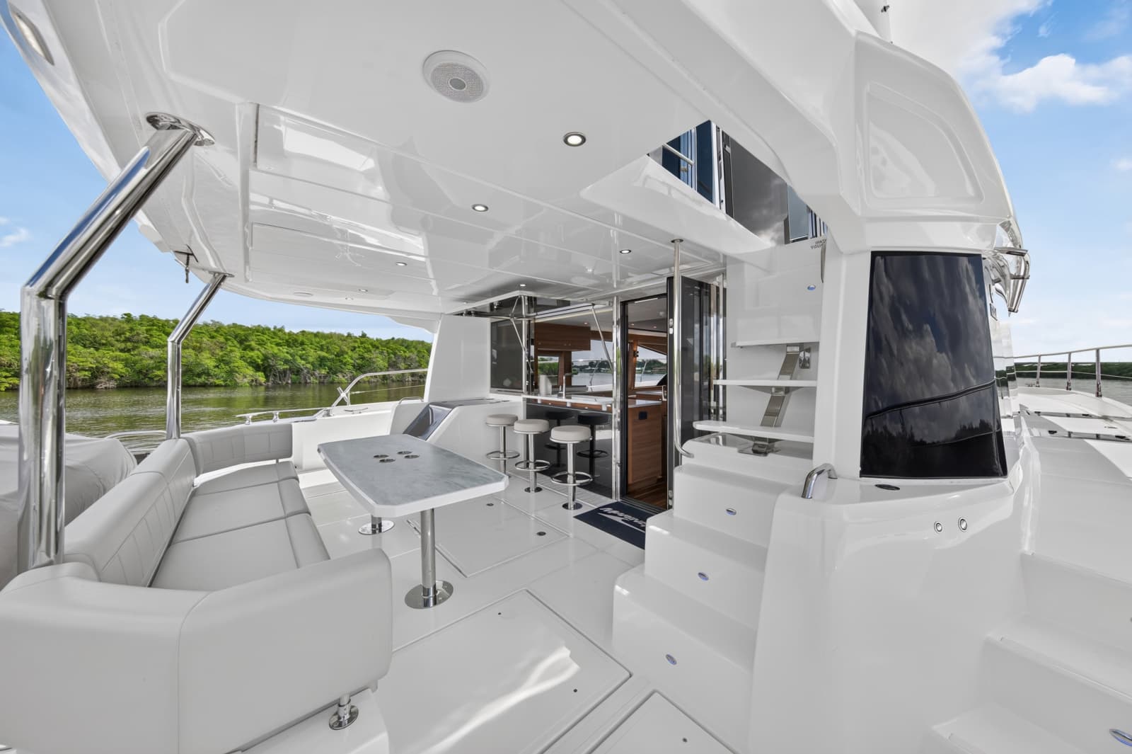 2025 Aquila 54 YACHT