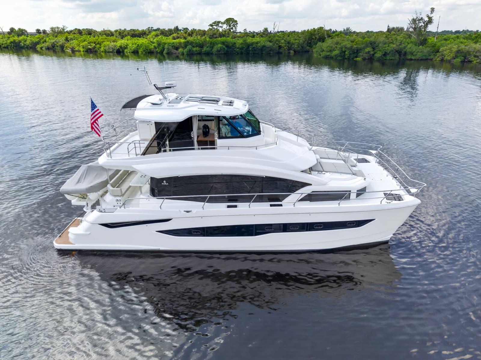 2025 Aquila 54 YACHT