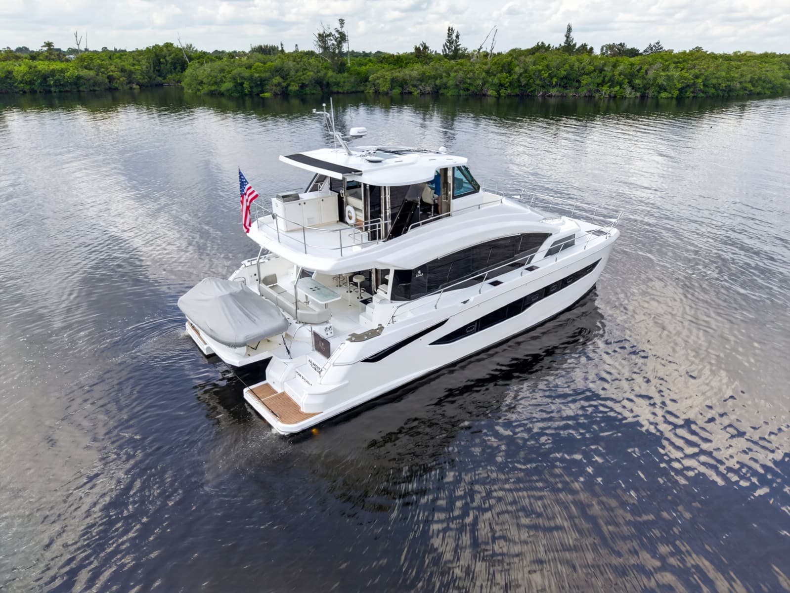 2025 Aquila 54 YACHT