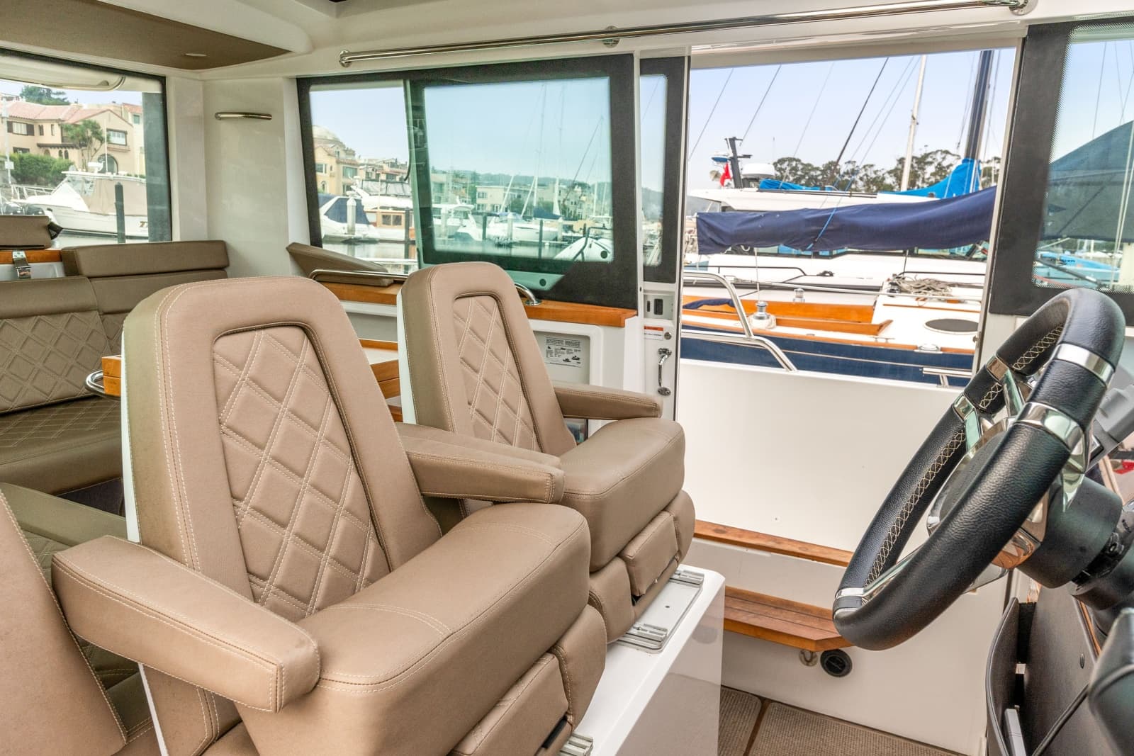 2019 Axopar 37 Cabin