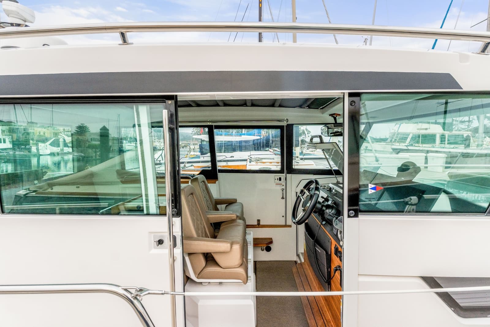 2019 Axopar 37 Cabin