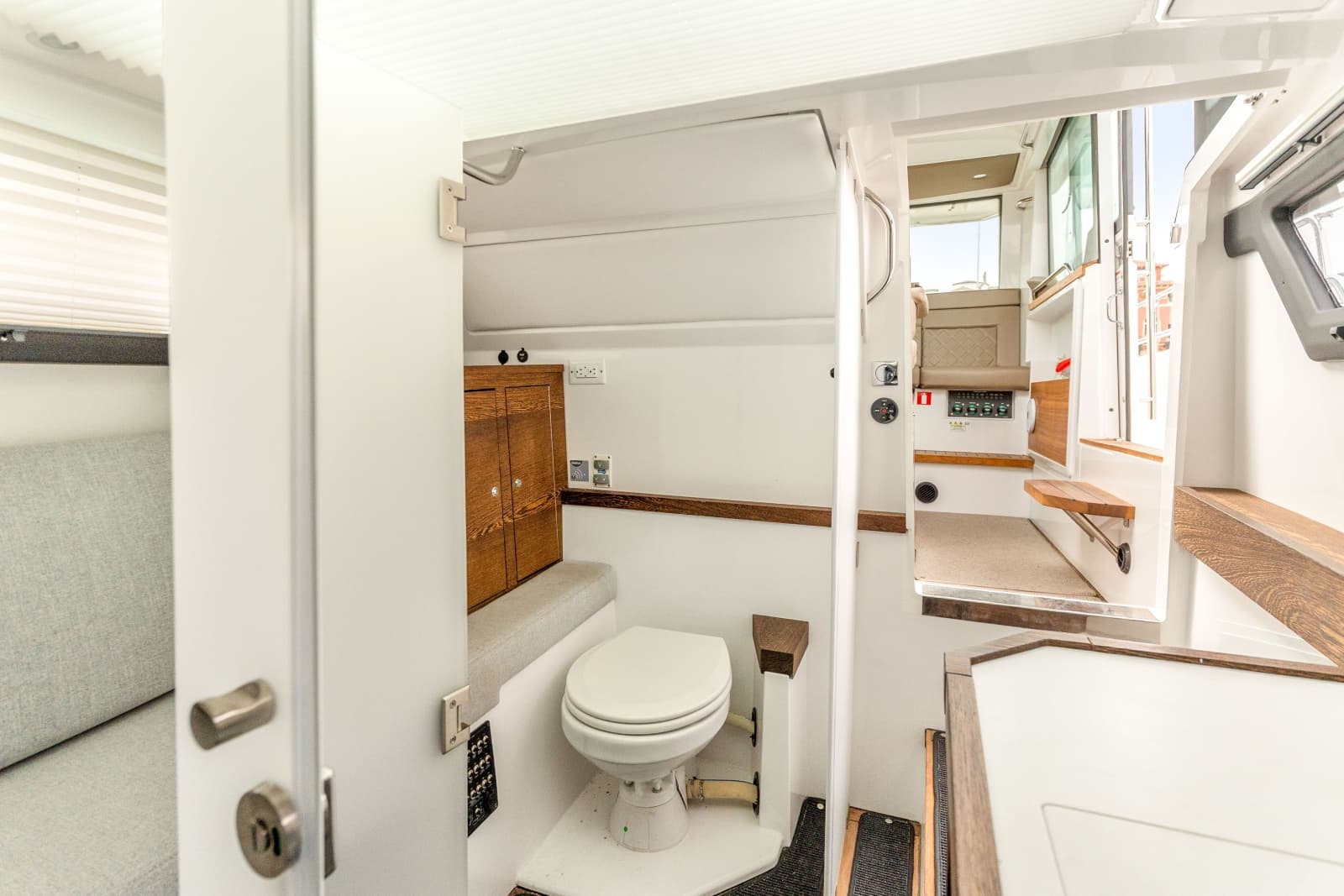2019 Axopar 37 Cabin