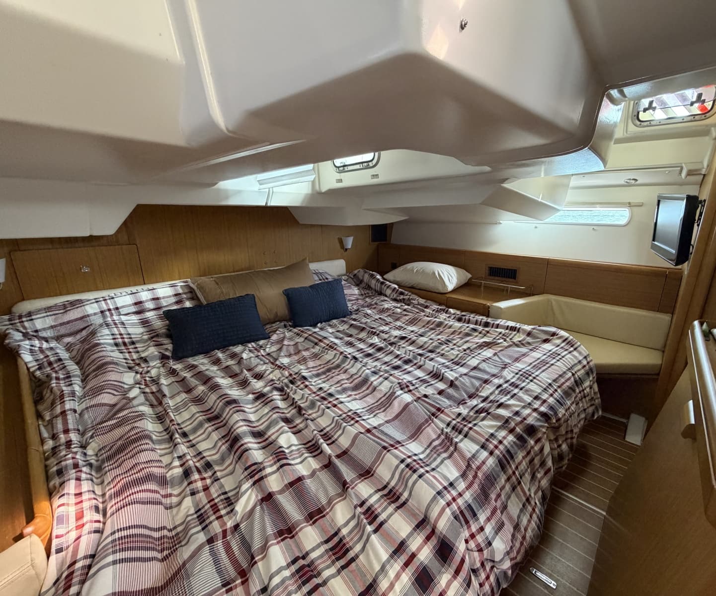 2010 Jeanneau Sun Odyssey 42 DS