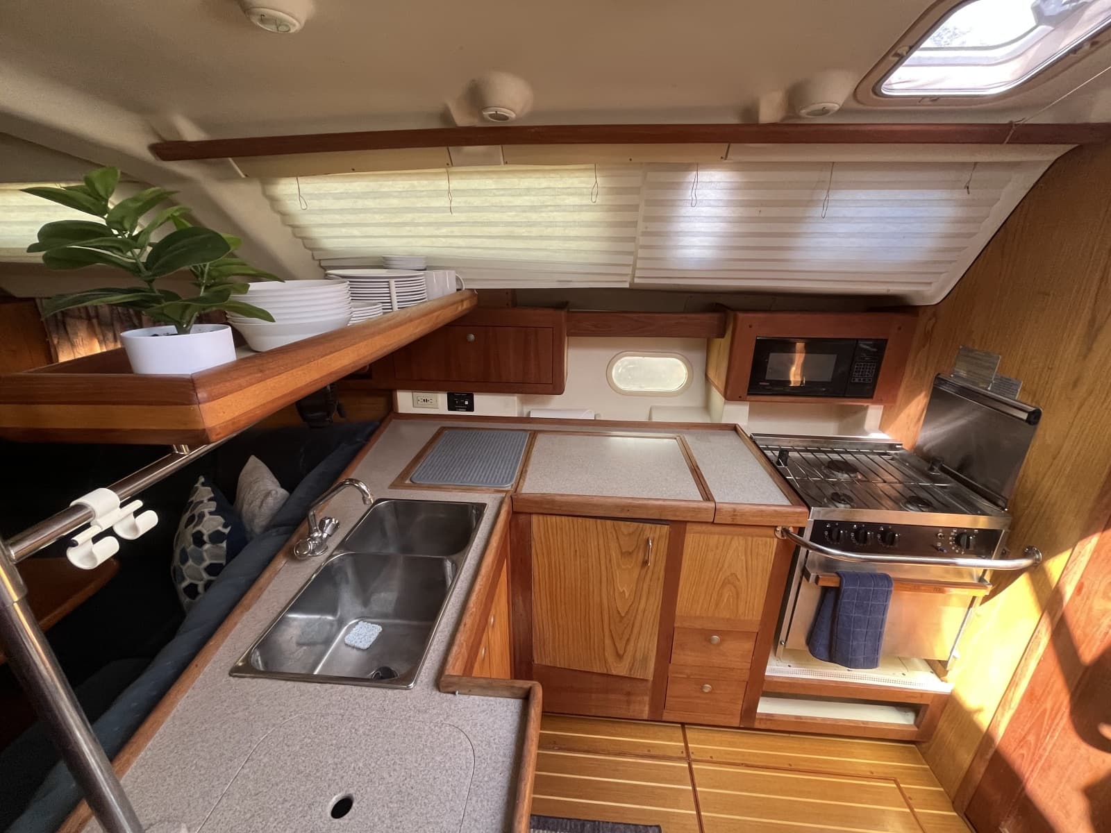 2000 Hunter 410