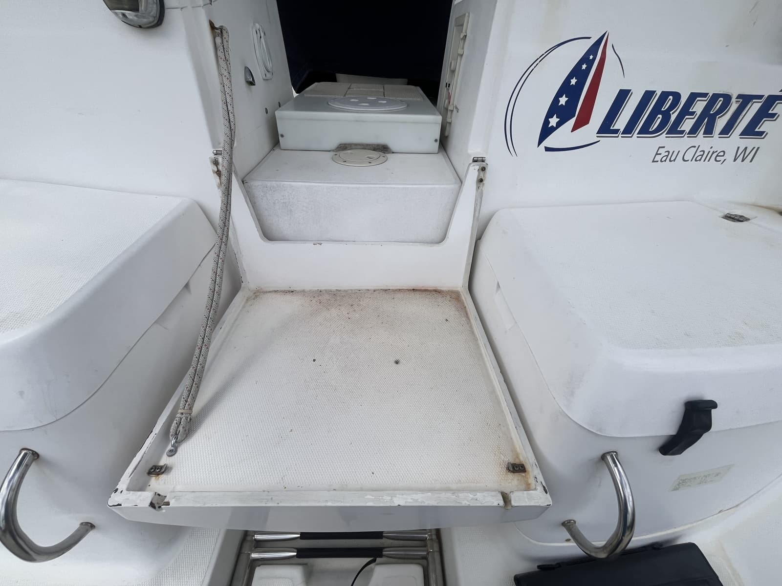 2000 Hunter 410