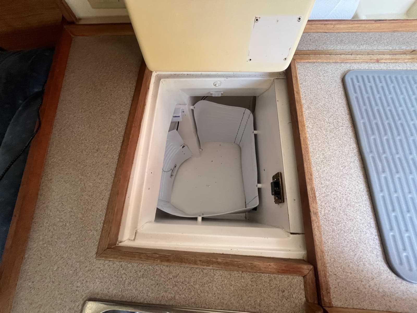 2000 Hunter 410