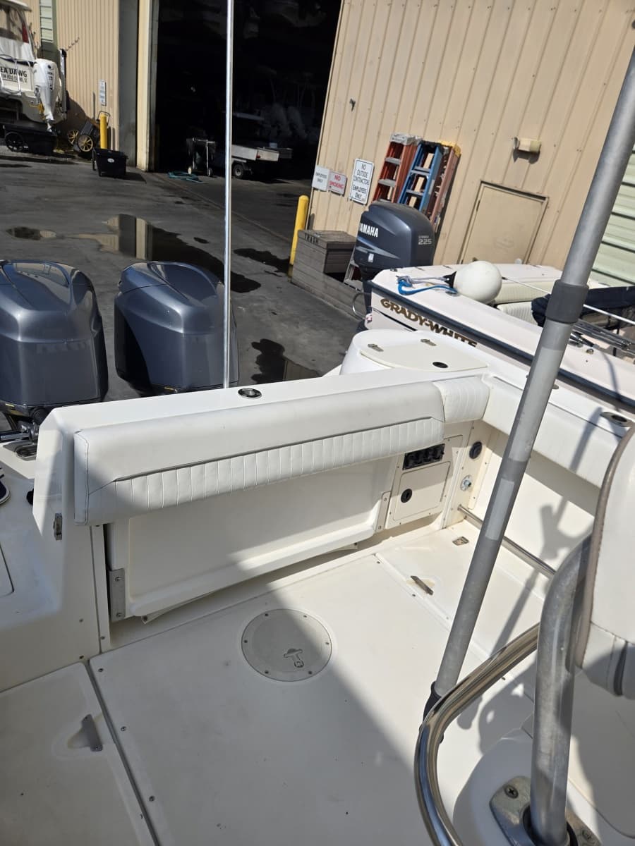 2000 Boston Whaler Outrage
