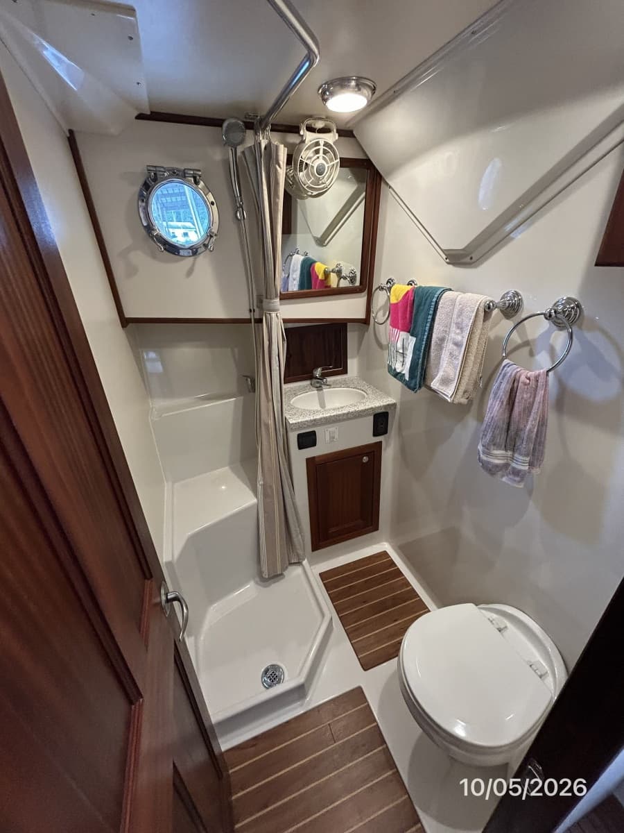 34' Nordic Tugs head-shower