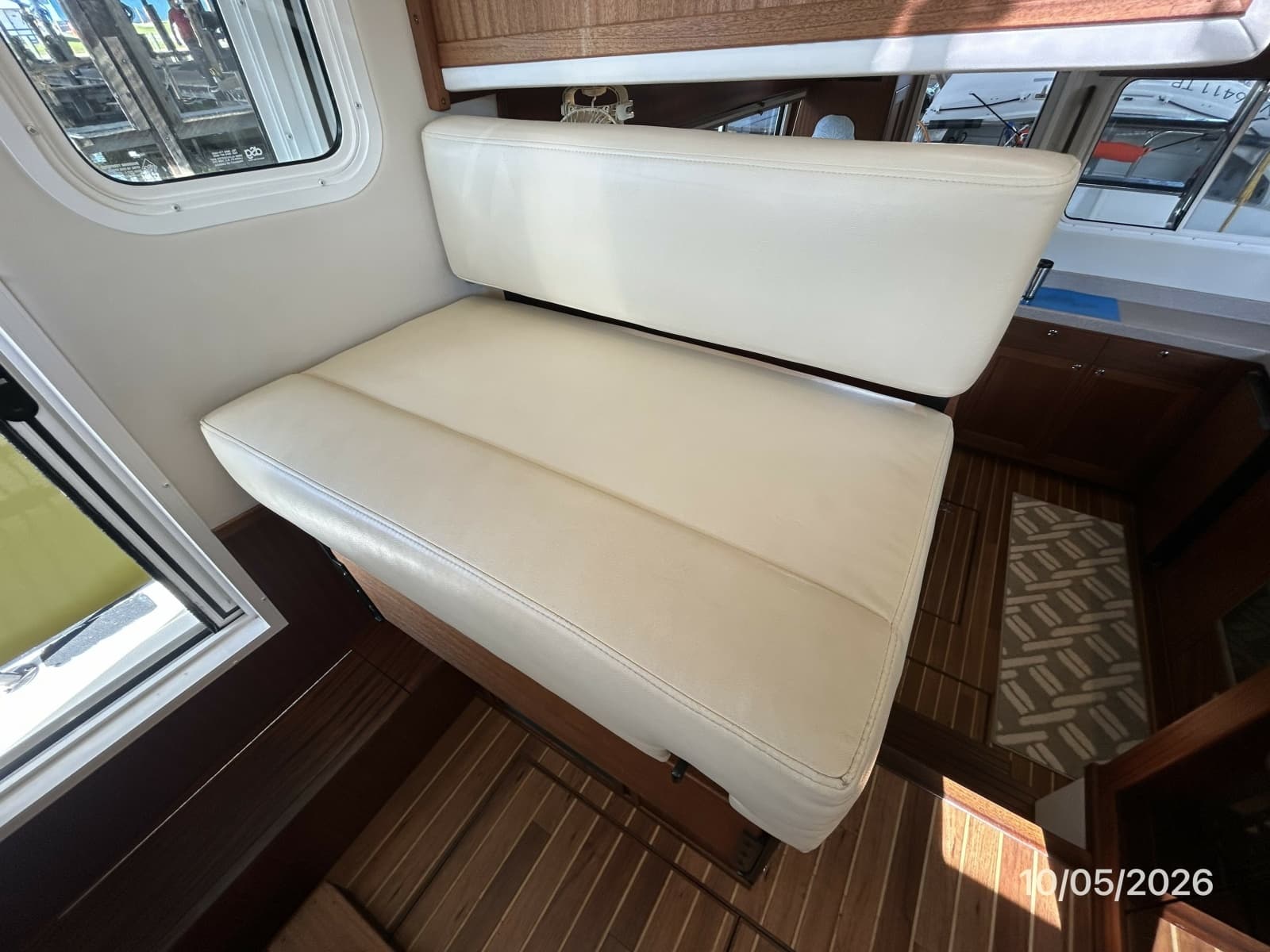 34' Nordic Tugs pilothouse starboard seating