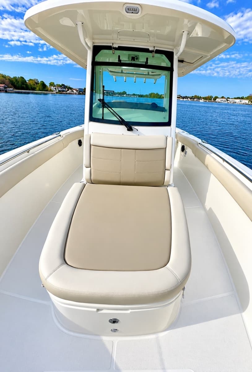 2024 Boston Whaler 330 Outrage