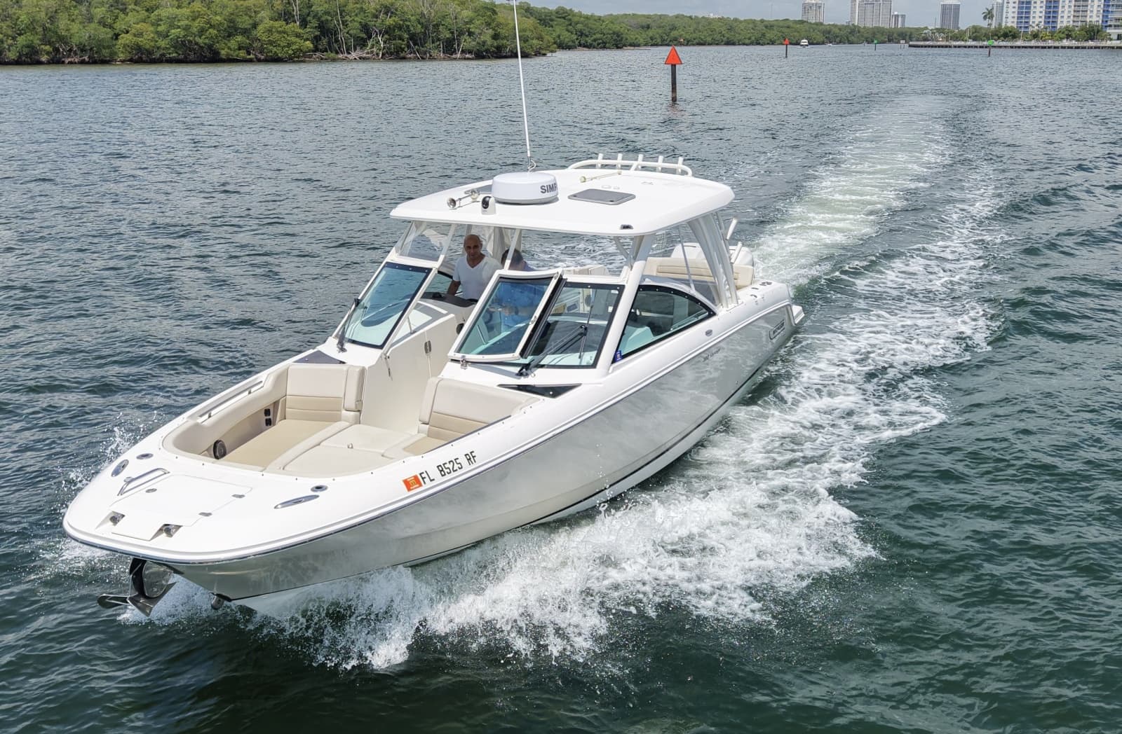 2016 Boston Whaler 320 Vantage