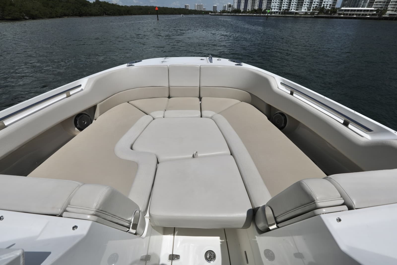 2016 Boston Whaler 320 Vantage