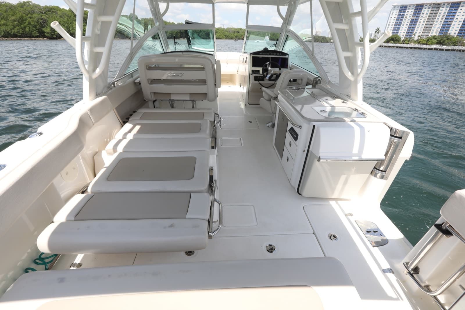 2016 Boston Whaler 320 Vantage