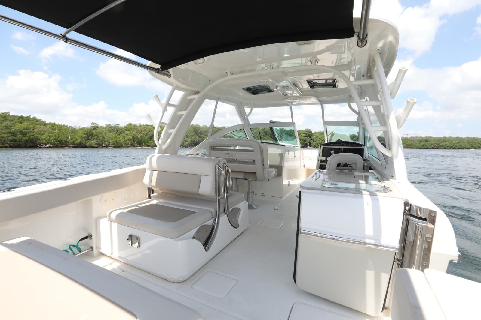 2016 Boston Whaler 320 Vantage