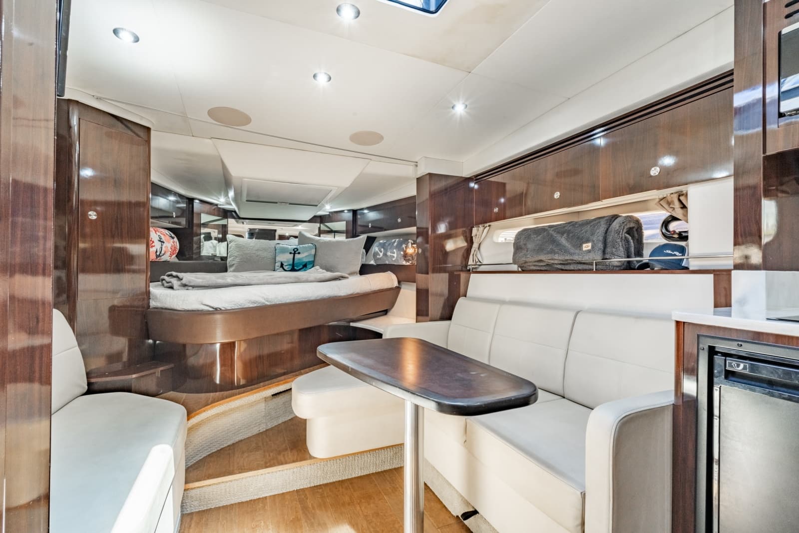 2017 Sea Ray 350 Sundancer Coupe